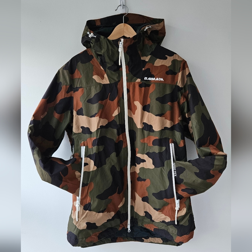 Women's Gore-Tex Armada Women's Camo Ski & Snow Jacket - Size L